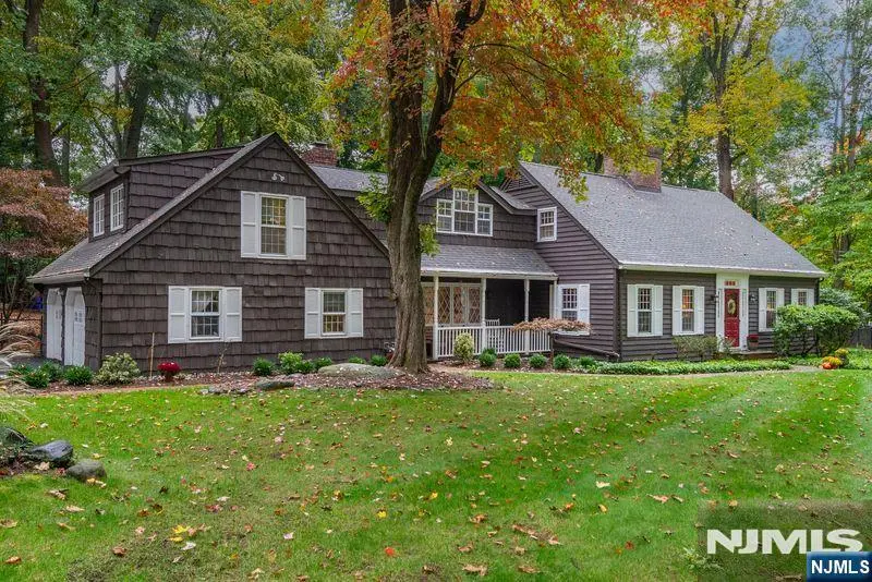 16 Plymouth Drive, Upper Saddle River, NJ 07458 - #2
