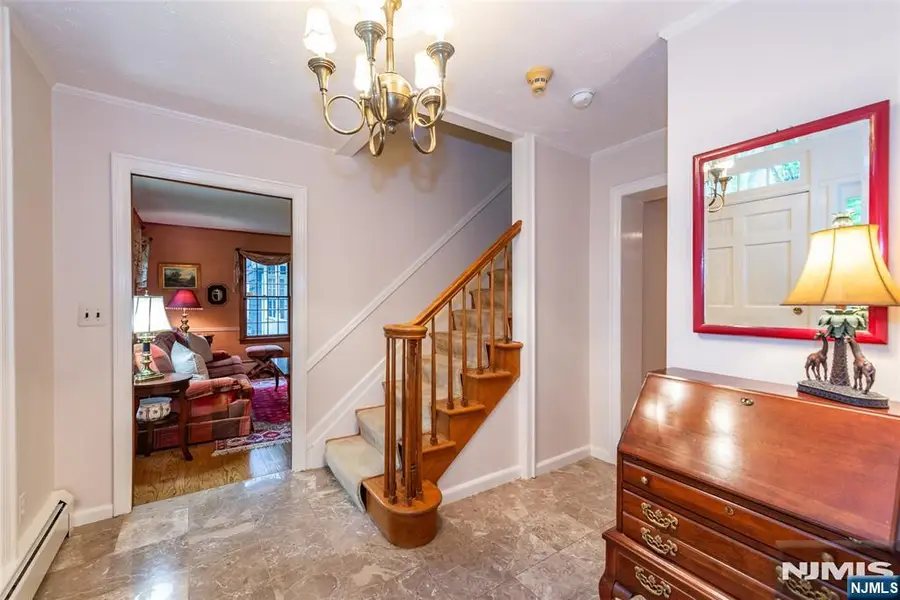 16 Plymouth Drive, Upper Saddle River, NJ 07458 - #3