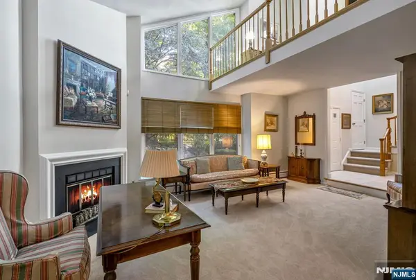 15 Bentley Drive, Franklin Lakes, NJ 07417