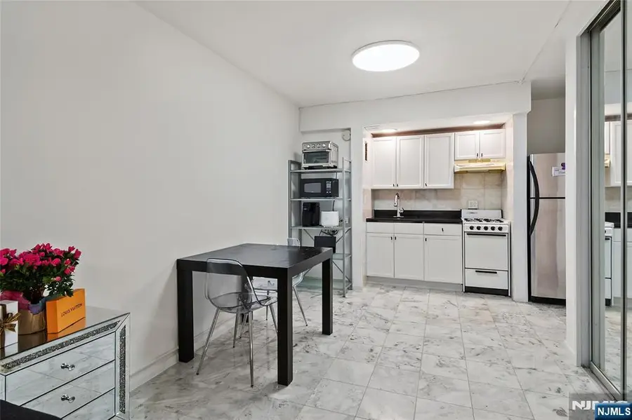 401 Park 2D, Fort Lee, NJ 07024 - #3