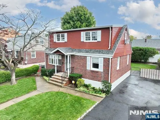 118 Gilbert Avenue, Elmwood Park, NJ 07407 - #2