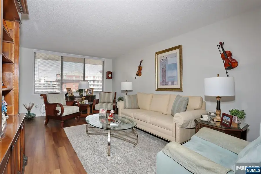 160 Overlook Avenue 19D, Hackensack, NJ 07601 - #3