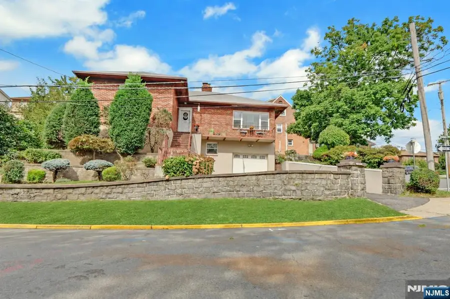 401 Adolphus Avenue, Cliffside Park, NJ 07010 - #3