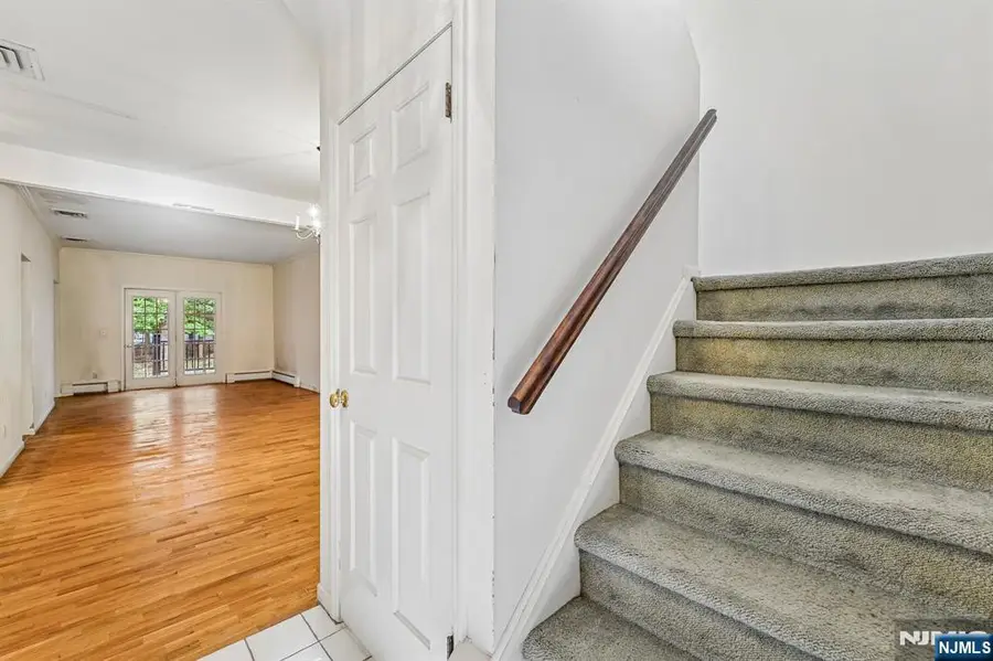 11 Allison Court, Allendale, NJ 07401 - #3