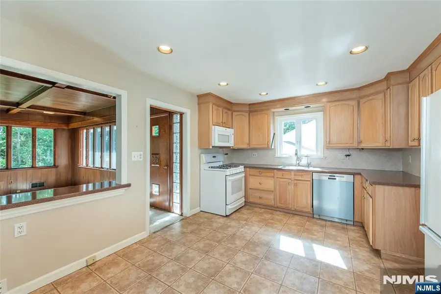 10 Fernwood Drive, Fair Lawn, NJ 07410 - #2