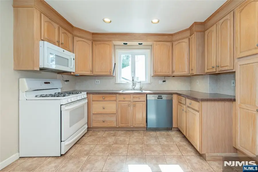 10 Fernwood Drive, Fair Lawn, NJ 07410 - #3