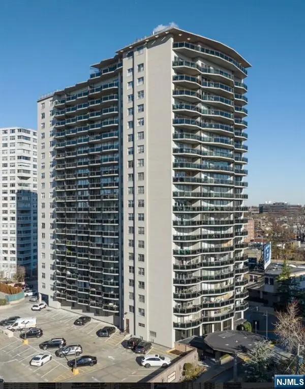 2077 Center Avenue 7J, Fort Lee, NJ 07024