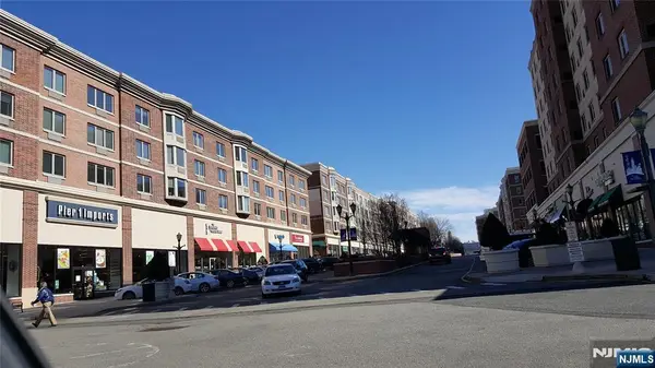 6104 City Place, Edgewater, NJ 07020