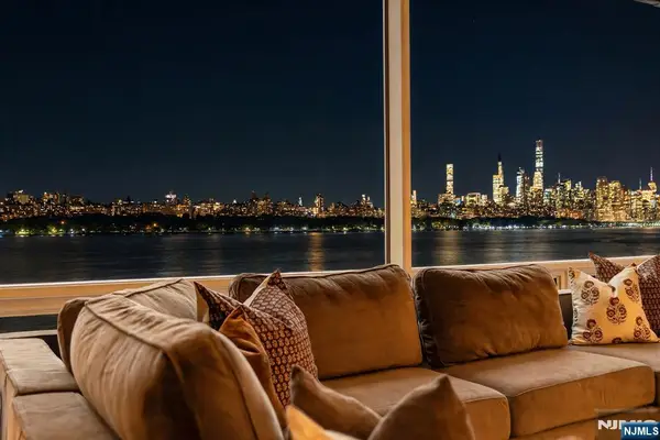 9 Somerset Lane 410, Edgewater, NJ 07020
