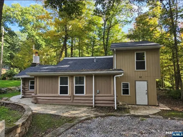 32 Park Drive, West Milford, NJ 07480