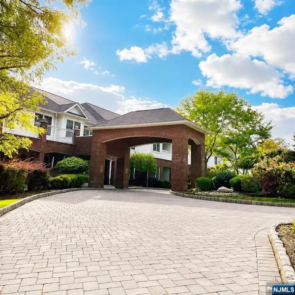 80 Ridgewood Road 107, Twp of Washington, NJ 07676