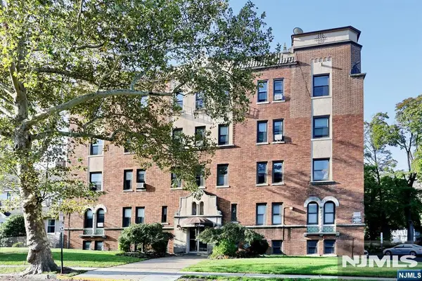 303 Hamilton Place A4, Hackensack, NJ 07601