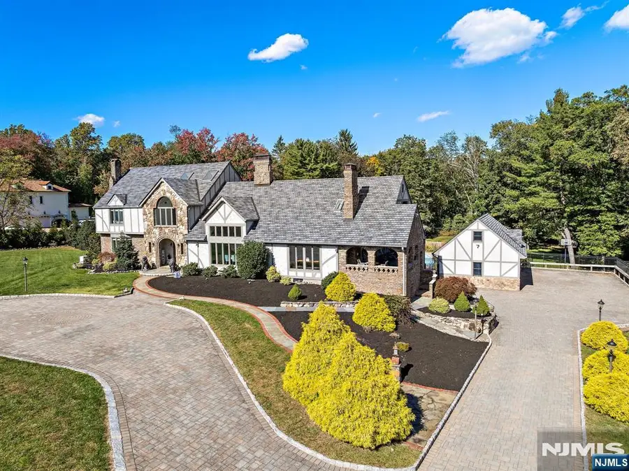 7 Christopher Place, Saddle River, NJ 07458 - #3