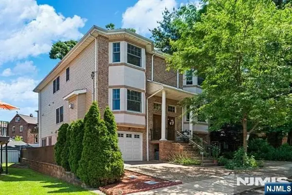 431 Aurora Avenue A, Cliffside Park, NJ 07010