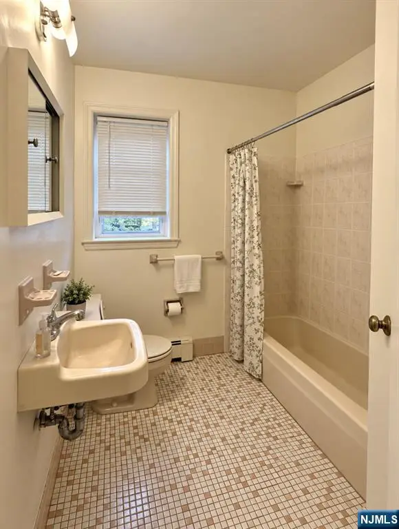 565 GROVE Street B-9, Clifton, NJ 07013 - #3