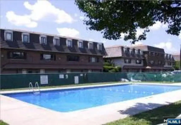 565 E-16 Grove E-16, Clifton, NJ 07013