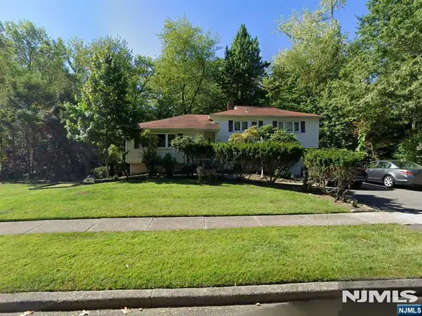 5 Eastbrook Drive, River Edge, NJ 07661