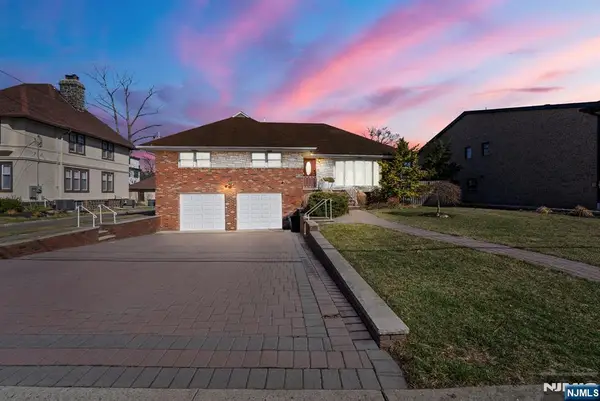 1070 Cumbermeade Road, Fort Lee, NJ 07024