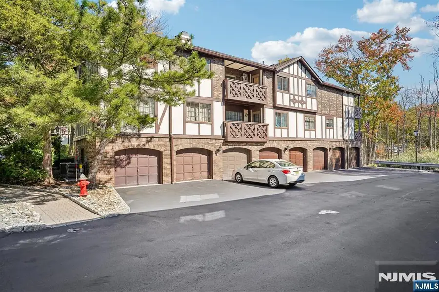 1714 Faulkner Court 1714, Mahwah, NJ 07430 - #2