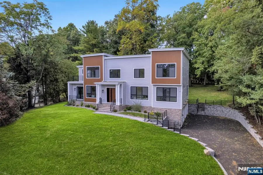 8 Fordham Road, Livingston, NJ 07039 - #2