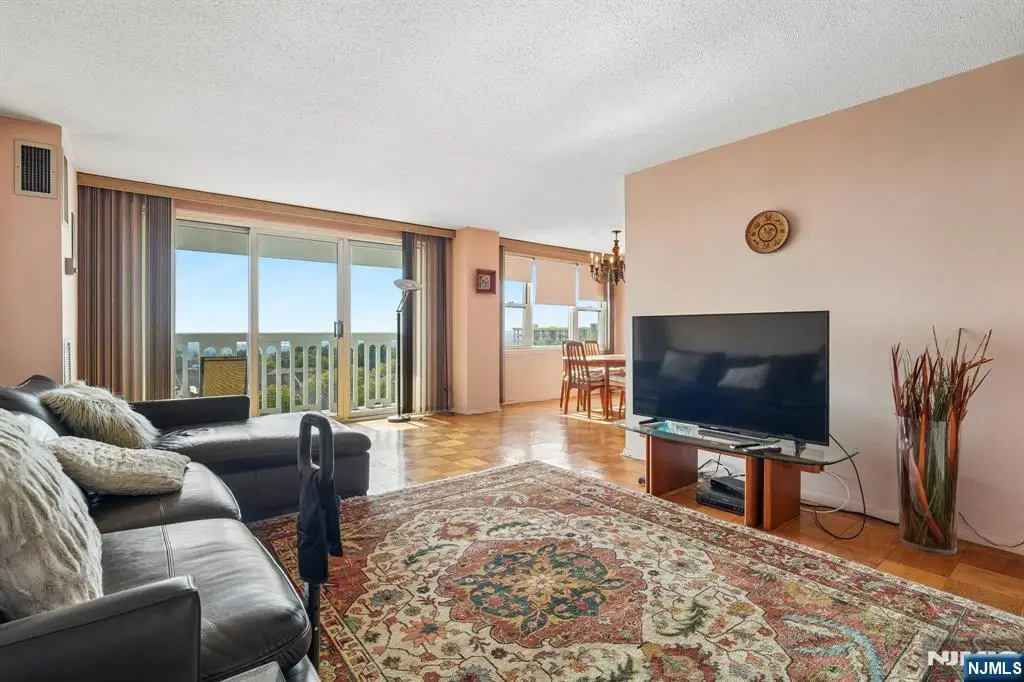 555 North Avenue 10-G, Fort Lee, NJ 07024 - #1