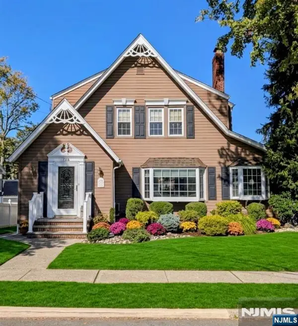 24 Hillcrest Avenue, Clifton, NJ 07013