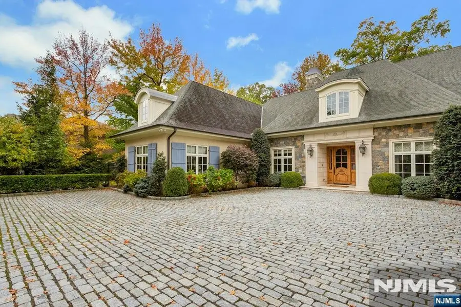 74 Roberts Road, Englewood Cliffs, NJ 07632 - #3