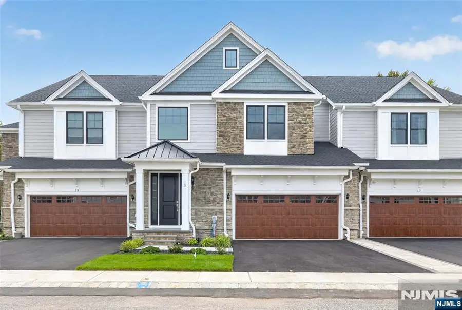 15 Muirfield Lane, River Vale, NJ 07675 - #2