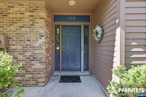 173 Winchester Court 173E, Twp of Washington, NJ 07676