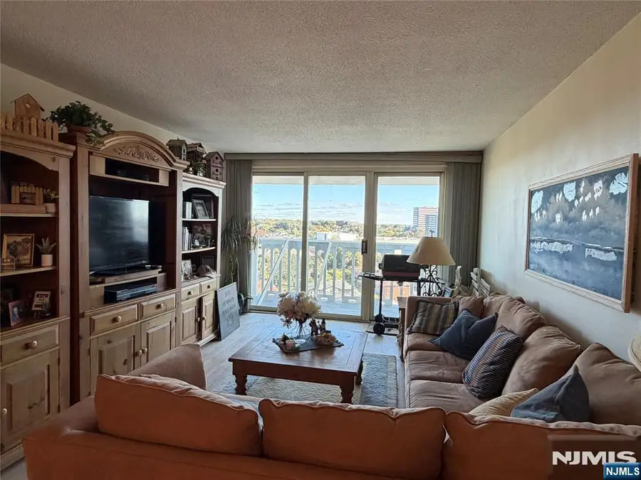 555 North Avenue 11A, Fort Lee, NJ 07024 - #3
