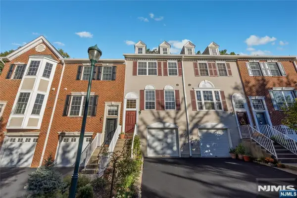 1179 Chedworth Circle, Mahwah, NJ 07430