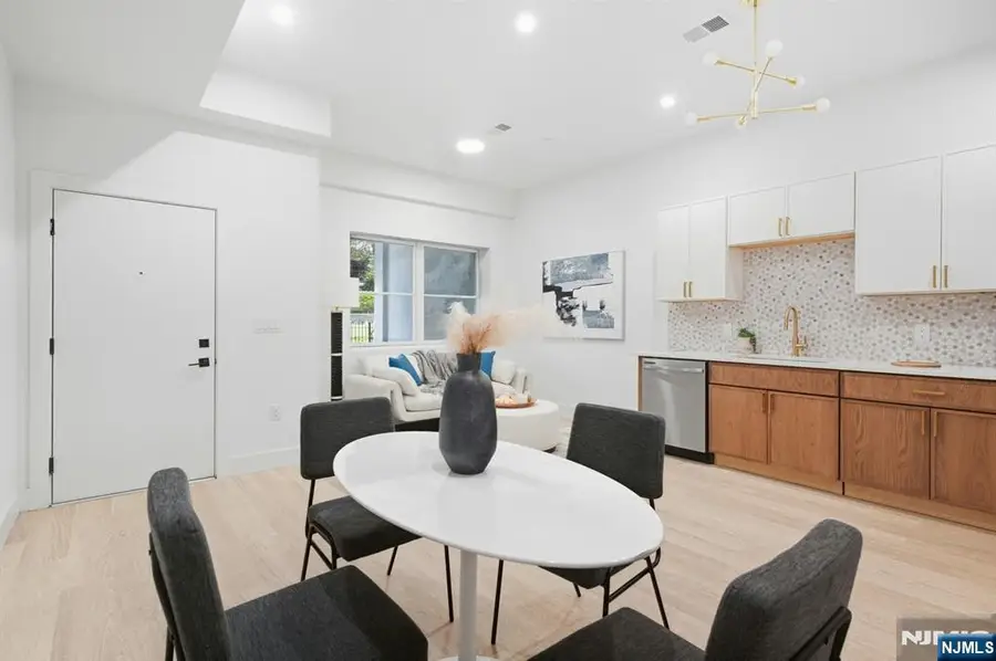 647 S 10th Street, Newark, NJ 07108 - #2