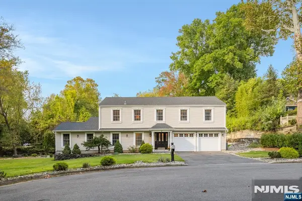 38 Esplanade Drive, Hillsdale, NJ 07642