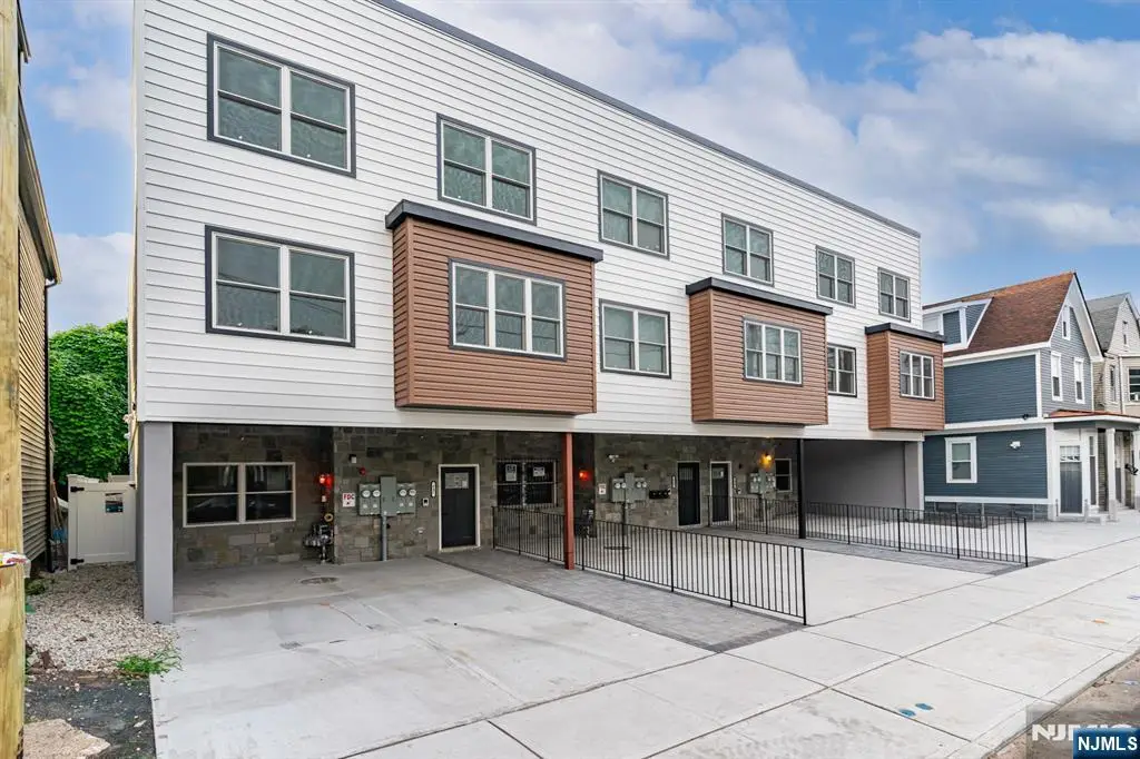 643 S 10th Street, Newark, NJ 07108 - #1