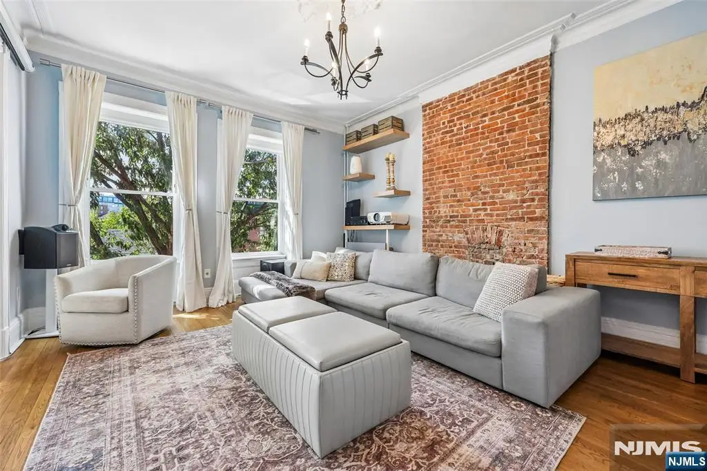 232 Montgomery Street 3, Jersey City, NJ 07302 - #1