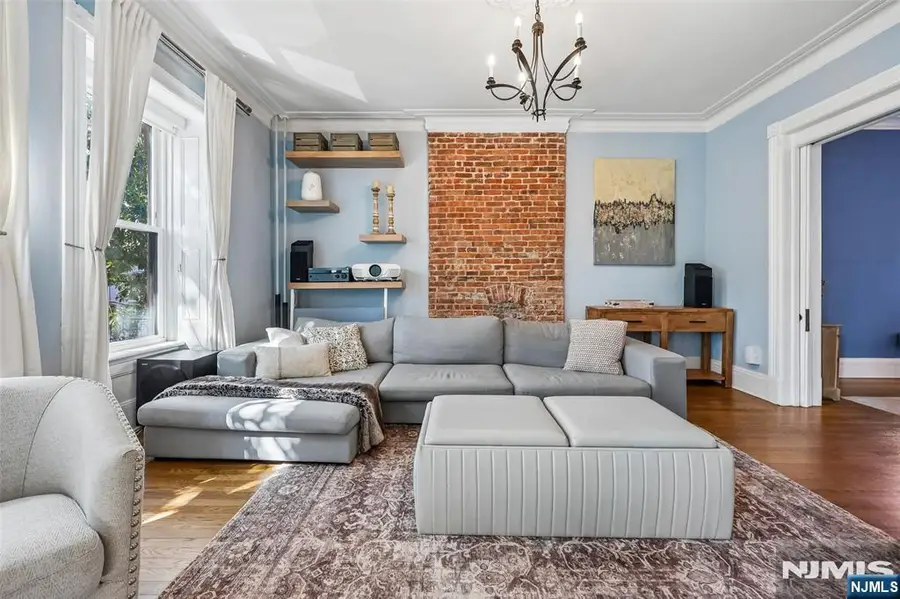 232 Montgomery Street 3, Jersey City, NJ 07302 - #2