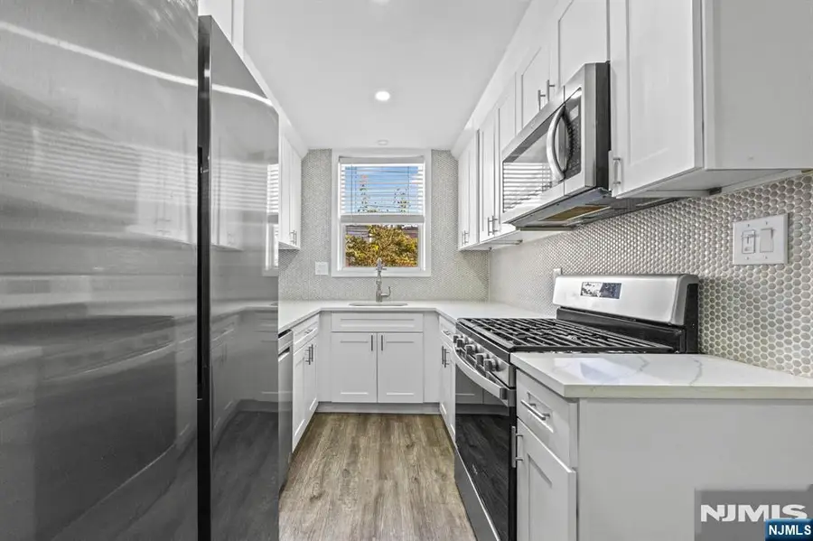 4 Parkside Lane, Bayonne, NJ 07002 - #3