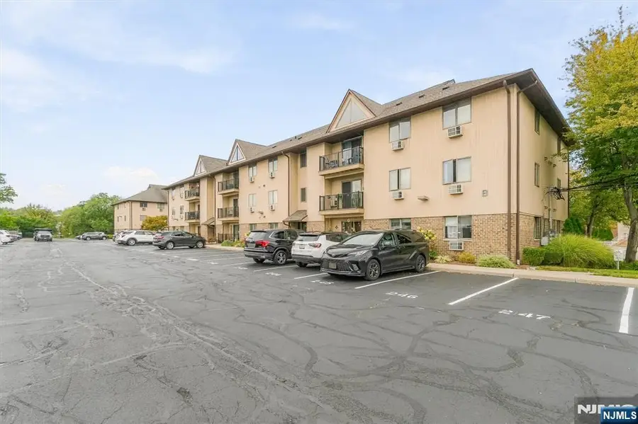 651 Riverside B15, Lyndhurst, NJ 07071 - #3