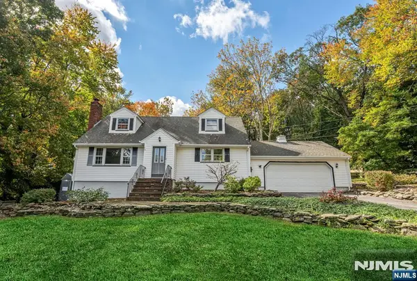 13 Holiday Lane, West Milford, NJ 07480
