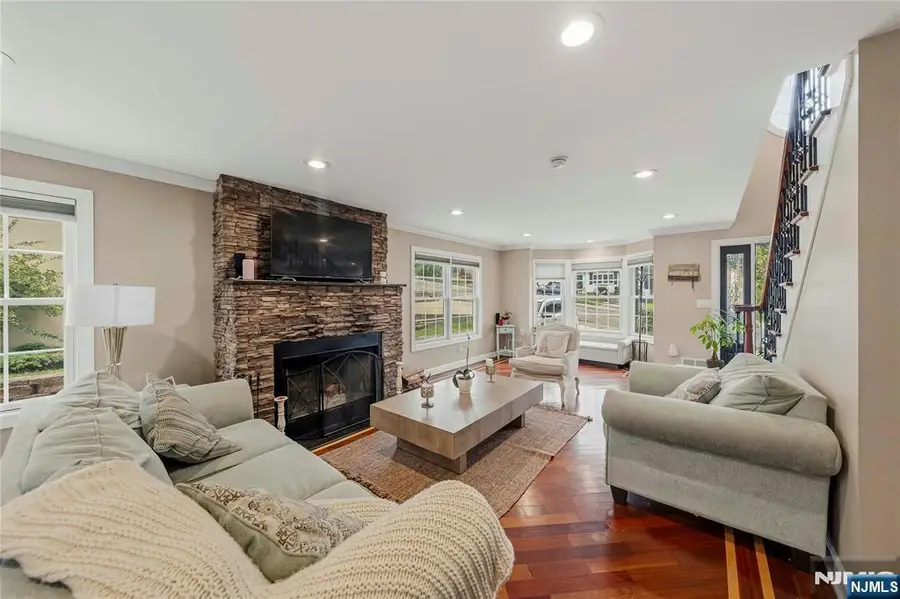 664 Teneyck Avenue, Lyndhurst, NJ 07071 - #3