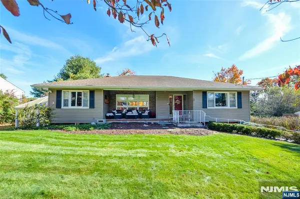 32 Mohawk Trail, West Milford, NJ 07480