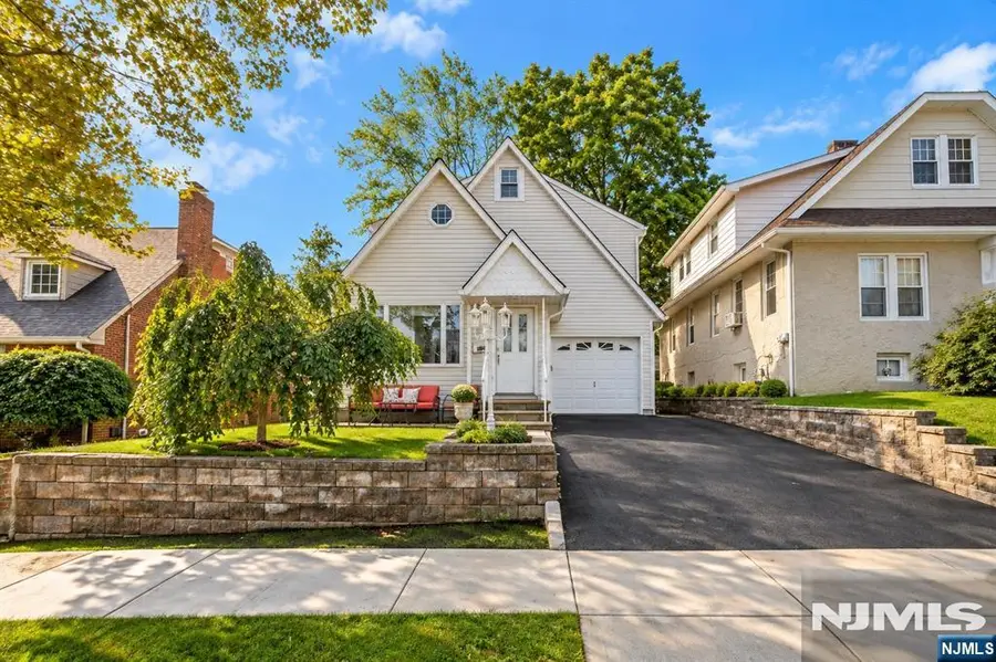 340 Roosevelt Avenue, Hasbrouck Heights, NJ 07604 - #3