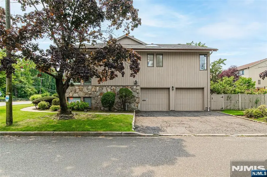 15 Hudson Terrace, Englewood Cliffs, NJ 07632 - #3