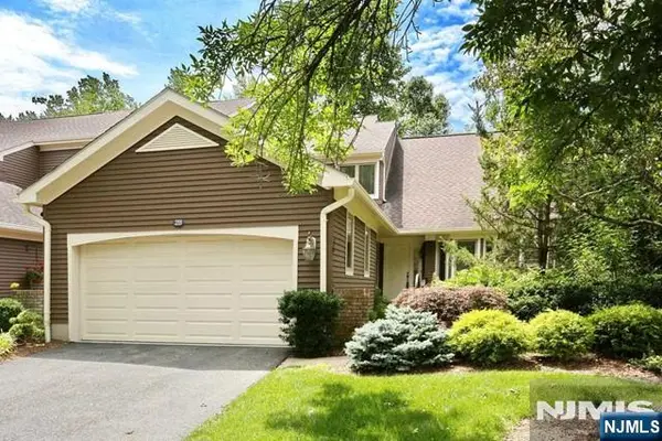 255 Westervelt Lane, Mahwah, NJ 07430