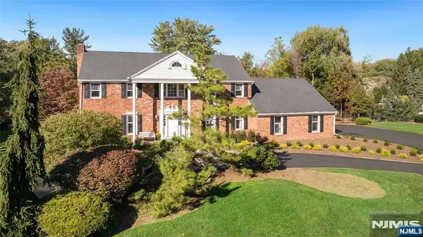 25 Paddock Road, Ho-Ho-Kus, NJ 07423