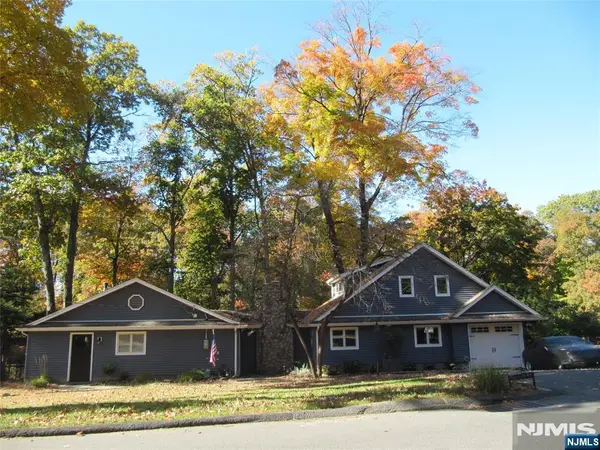 76 Ramapo Hills Boulevard, Oakland, NJ 07436