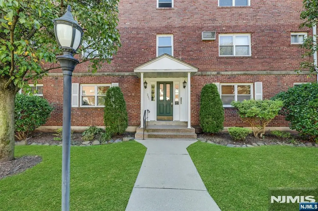 241 Johnson Avenue N4, Hackensack, NJ 07601 - #1