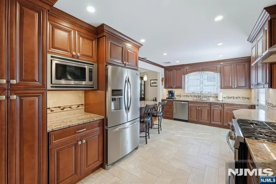 262 Lee Street, Elmwood Park, NJ 07407 - #2