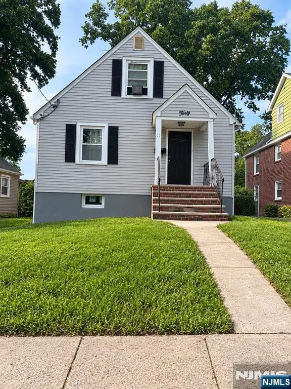 40 Seminole Avenue, Dumont, NJ 07628