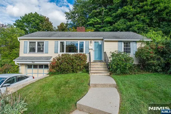 66 Hunters Lane, Sparta, NJ 07871